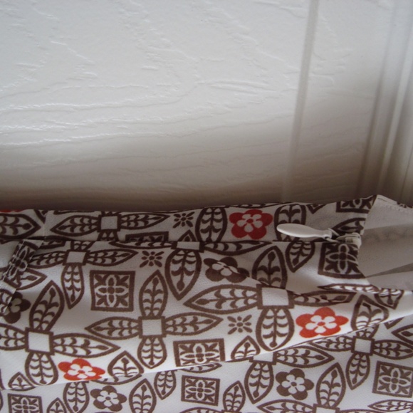 Ann Taylor Loft lined, sleeveless top, size 2P - Picture 5 of 6